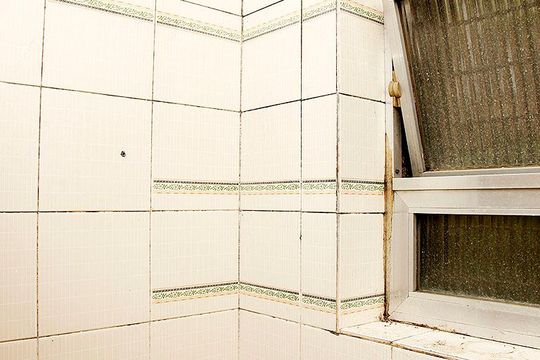 Banheiro de apartamento à venda com 1 quarto, 50m² em São João, Porto Alegre