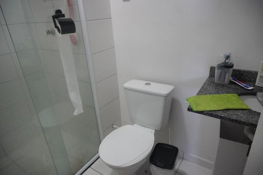 Banheiro de apartamento à venda com 2 quartos, 46m² em Alphaville, Santana de Parnaíba