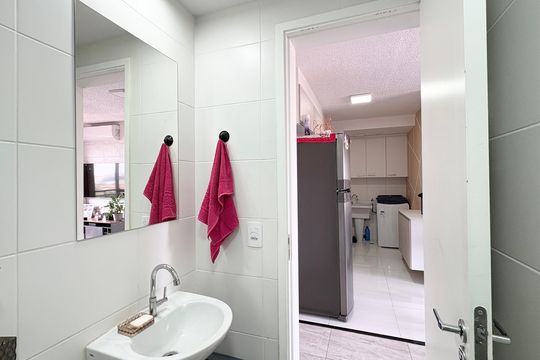 Banheiro de apartamento para alugar com 2 quartos, 39m² em Vila Morro Grande, São Paulo