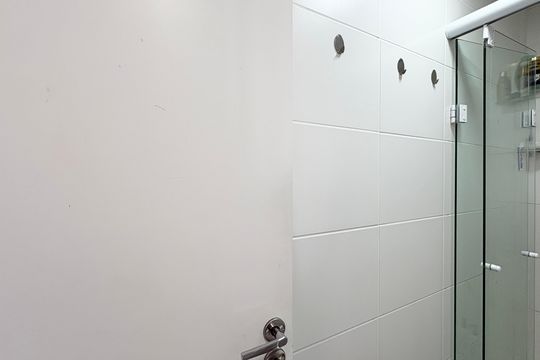 Banheiro de apartamento para alugar com 2 quartos, 39m² em Vila Morro Grande, São Paulo