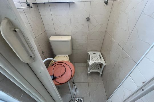 Banheiro de serviço de apartamento à venda com 3 quartos, 62m² em Jardim Guanabara, Rio de Janeiro