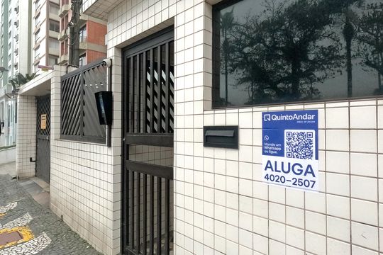 Placa  de apartamento para alugar com 3 quartos, 130m² em Aparecida, Santos