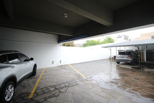 Garagem de apartamento para alugar com 3 quartos, 147m² em Petrópolis, Porto Alegre
