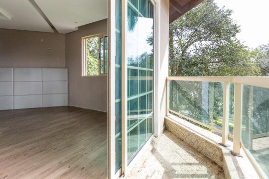 Sacada de casa de condomínio à venda com 4 quartos, 435m² em Campo Comprido, Curitiba