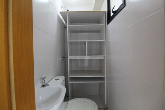 Banheiro de Serviço de apartamento à venda com 3 quartos, 86m² em Barra Olímpica, Rio de Janeiro