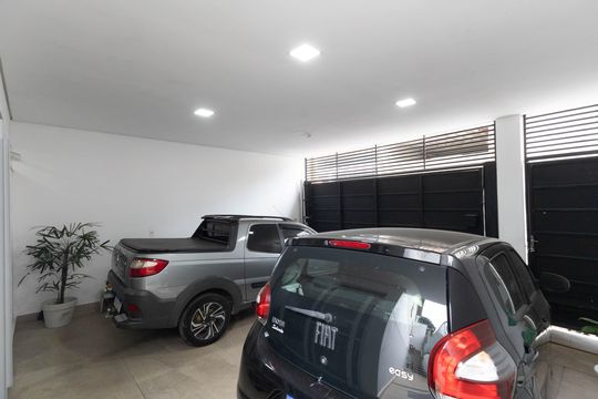 Garagem de casa à venda com 3 quartos, 184m² em furnas, São Paulo