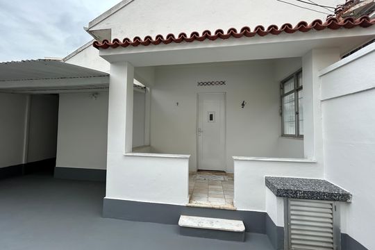 Fachada de casa à venda com 2 quartos, 100m² em Méier, Rio de Janeiro