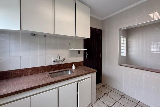 Cozinha  de casa para alugar com 3 quartos, 239m² em Campo Belo, São Paulo