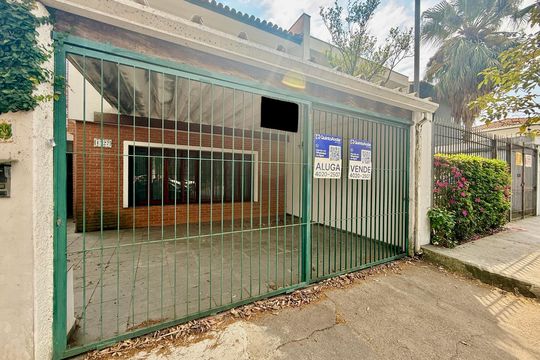 Fachada  de casa para alugar com 3 quartos, 239m² em Campo Belo, São Paulo