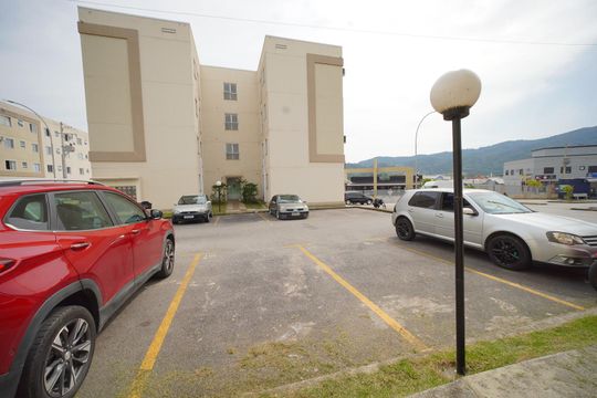 Garagem de apartamento para alugar com 2 quartos, 43m² em Caminho Novo, Palhoça