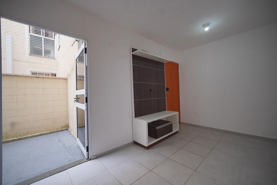Sala de apartamento para alugar com 2 quartos, 43m² em Caminho Novo, Palhoça