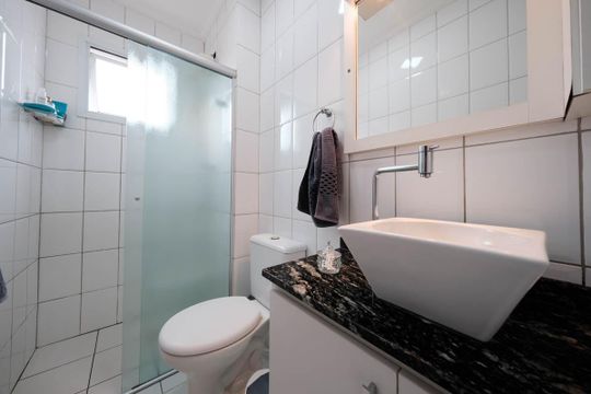 Banheiro de apartamento à venda com 2 quartos, 55m² em Vila Guilhermina, São Paulo