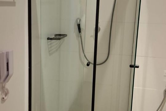 Banheiro de kitnet/studio à venda com 1 quarto, 23m² em Vila Mariana, São Paulo