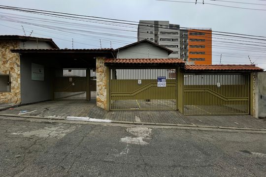 Fachada de casa de condomínio à venda com 2 quartos, 65m² em Burgo Paulista, São Paulo