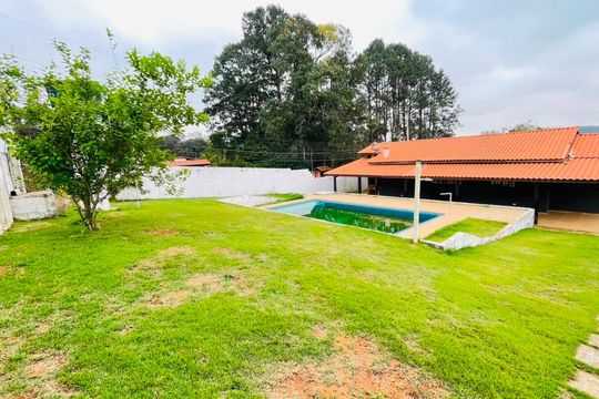 Quintal de casa para alugar com 3 quartos, 145m² em Chácara Tropical (caucaia do Alto), Cotia