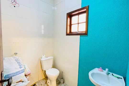 Banheiro de casa para alugar com 2 quartos, 140m² em Chácara Tropical (caucaia do Alto), Cotia