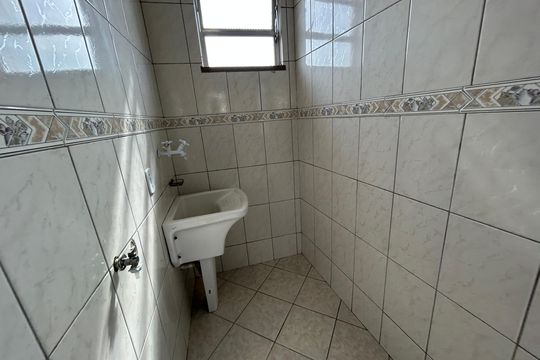 Casa para alugar com 2 quartos, 150m² em Marechal Hermes, Rio de Janeiro