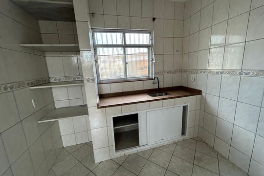 Casa para alugar com 2 quartos, 150m² em Marechal Hermes, Rio de Janeiro