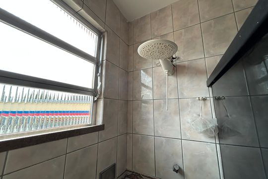 Casa para alugar com 2 quartos, 150m² em Marechal Hermes, Rio de Janeiro