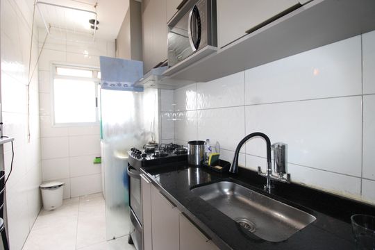 Cozinha de apartamento à venda com 1 quarto, 38m² em Vila Carmosina, São Paulo