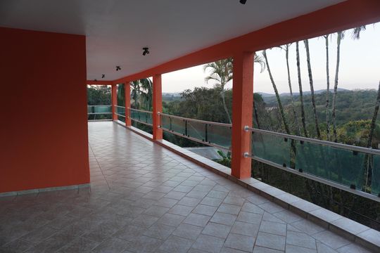 Sacada de casa à venda com 5 quartos, 1100m² em Parque Mirante de Parnaiba, Barueri