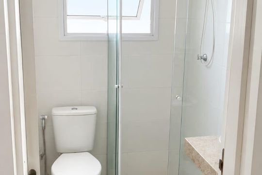 Banheiro de apartamento para alugar com 2 quartos, 92m² em Maracanã, Praia Grande