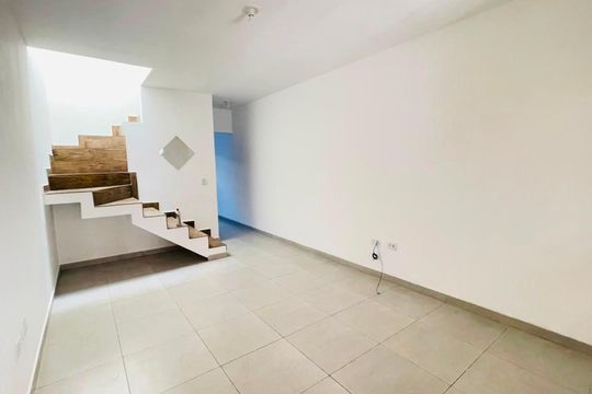 Sala de casa para alugar com 2 quartos, 90m² em Pununduva, Cotia