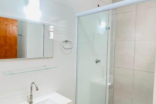 Banheiro de casa para alugar com 2 quartos, 90m² em Pununduva, Cotia