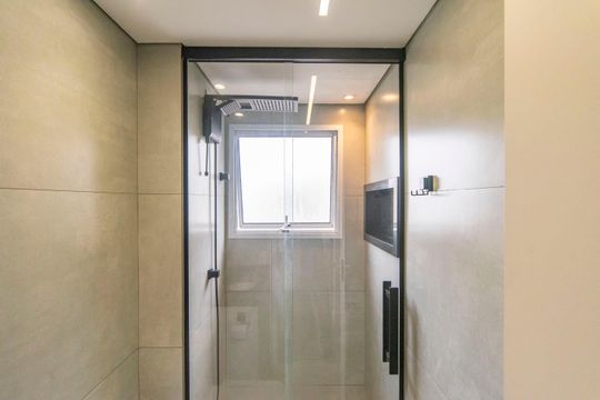 Banheiro  de apartamento à venda com 2 quartos, 56m² em Vila Mussolini, São Bernardo do Campo