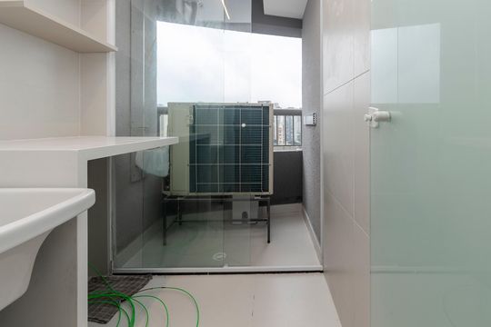 Área de serviço de apartamento para alugar com 2 quartos, 107m² em Jardim das Acacias, São Paulo
