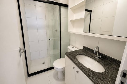 Banheiro de apartamento à venda com 1 quarto, 31m² em Vila Sonia, São Paulo