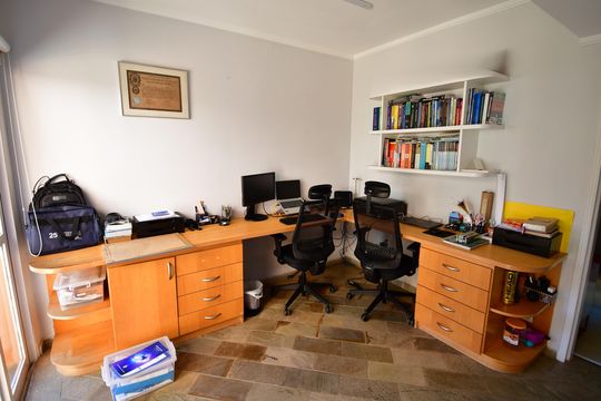 Escritório de casa de condomínio à venda com 5 quartos, 292m² em Bairro das Palmeiras, Campinas