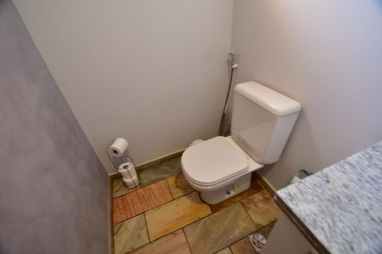 Lavabo de casa de condomínio à venda com 5 quartos, 292m² em Bairro das Palmeiras, Campinas