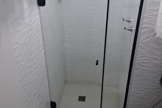 Banheiro de apartamento para alugar com 1 quarto, 32m² em Santo Cristo, Rio de Janeiro