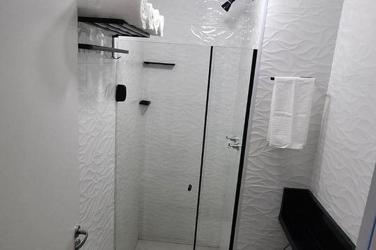 Banheiro de apartamento para alugar com 1 quarto, 32m² em Santo Cristo, Rio de Janeiro