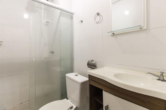 Banheiro  de kitnet/studio para alugar com 1 quarto, 22m² em Cidade Mãe do Céu, São Paulo