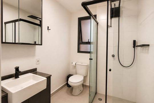 Banheiro de kitnet/studio para alugar com 1 quarto, 24m² em Consolação, São Paulo