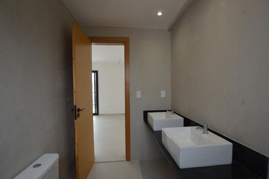 Banheiro da Suite de apartamento à venda com 3 quartos, 143m² em Vila Valqueire, Rio de Janeiro