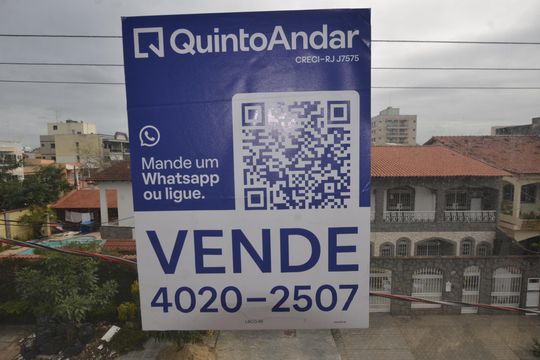Placa instalada de apartamento à venda com 3 quartos, 143m² em Vila Valqueire, Rio de Janeiro