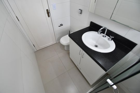 Banheiro do Studio de kitnet/studio para alugar com 1 quarto, 40m² em Ahú, Curitiba