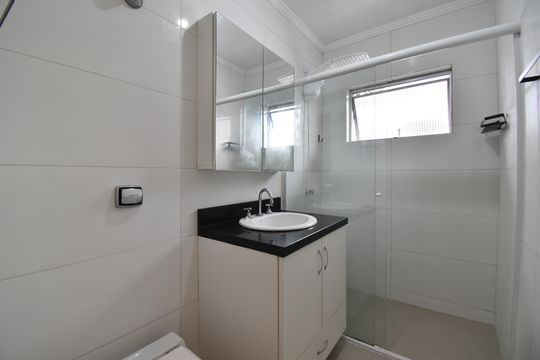 Banheiro do Studio de kitnet/studio para alugar com 1 quarto, 40m² em Ahú, Curitiba