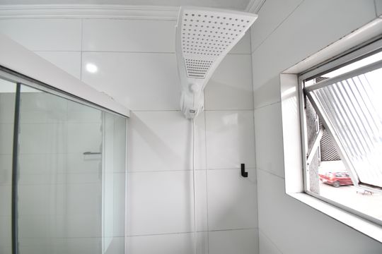 Banheiro do Studio de kitnet/studio para alugar com 1 quarto, 40m² em Ahú, Curitiba