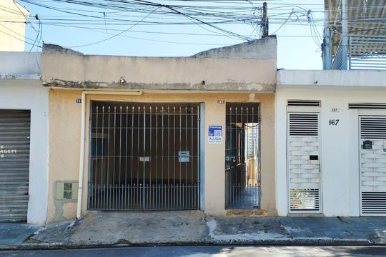 Fachada de casa para alugar com 1 quarto, 20m² em Vila Basileia, São Paulo