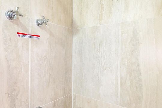 Banheiro de kitnet/studio para alugar com 1 quarto, 24m² em Brooklin, São Paulo