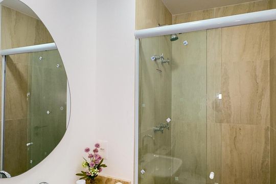 Banheiro de kitnet/studio para alugar com 1 quarto, 24m² em Brooklin, São Paulo