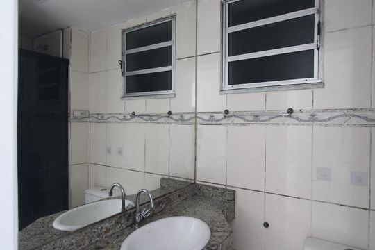 Banheiro da suíte de apartamento para alugar com 3 quartos, 73m² em Taquara, Rio de Janeiro