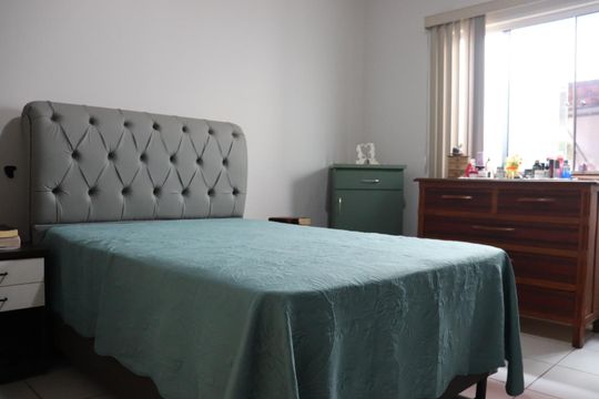Casa à venda com 3 quartos, 250m² em Jardim Presidente, Goiânia