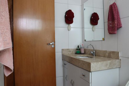 Casa à venda com 3 quartos, 250m² em Jardim Presidente, Goiânia