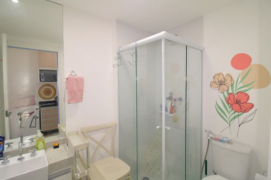 Banheiro de kitnet/studio para alugar com 1 quarto, 28m² em Tucuruvi, São Paulo