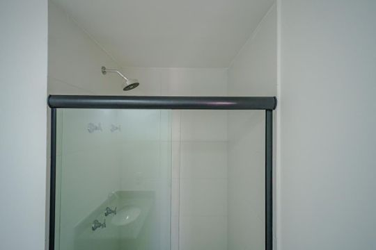 Banheiro de kitnet/studio para alugar com 1 quarto, 23m² em Butantã, São Paulo
